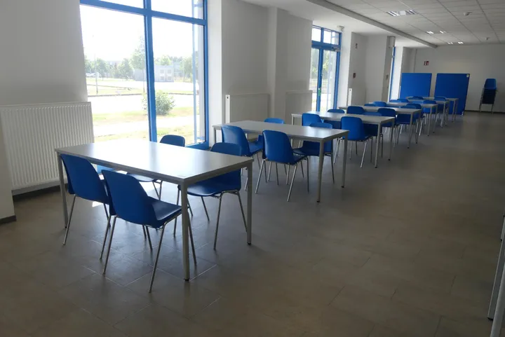 7x Tisch mit 28x Stuhl Maße in cm je ca. 160 x 80
